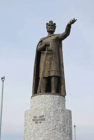Spomenik Knezu Lazaru